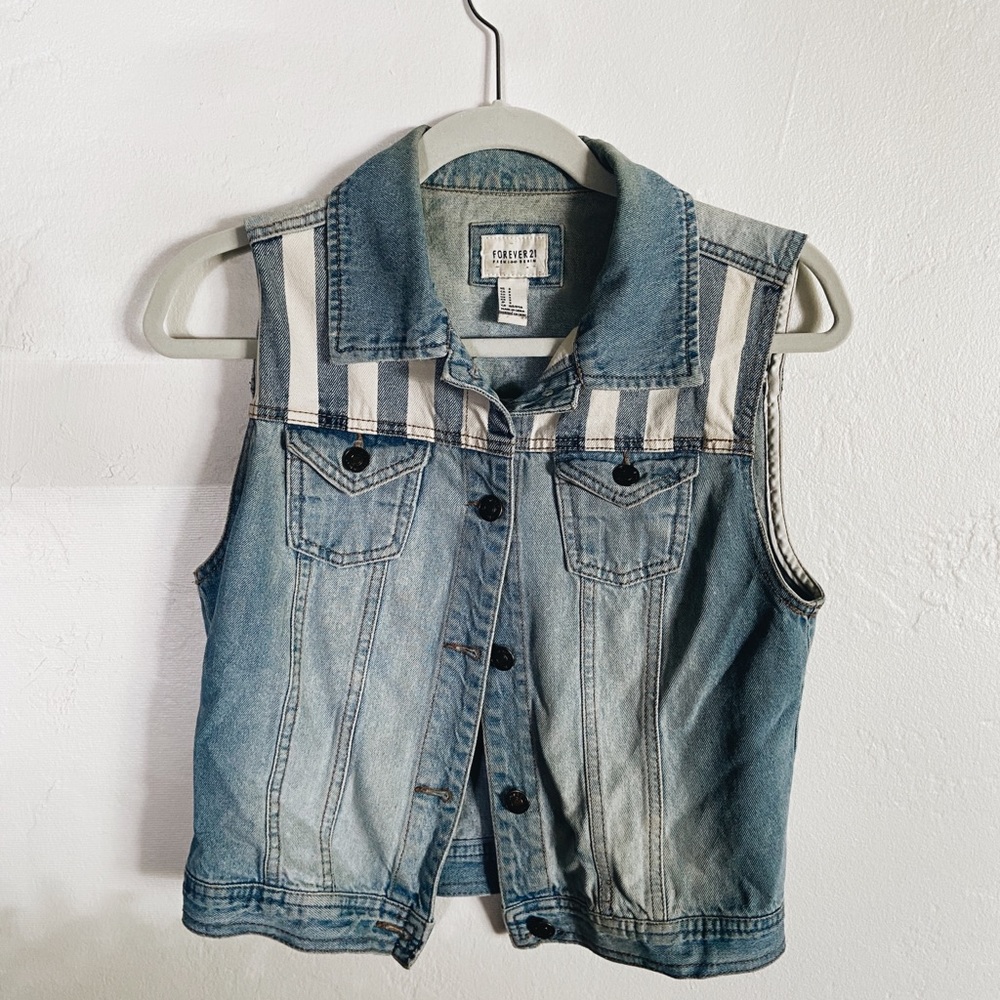 Cutoff Sleeveless Striped Jean Jacket